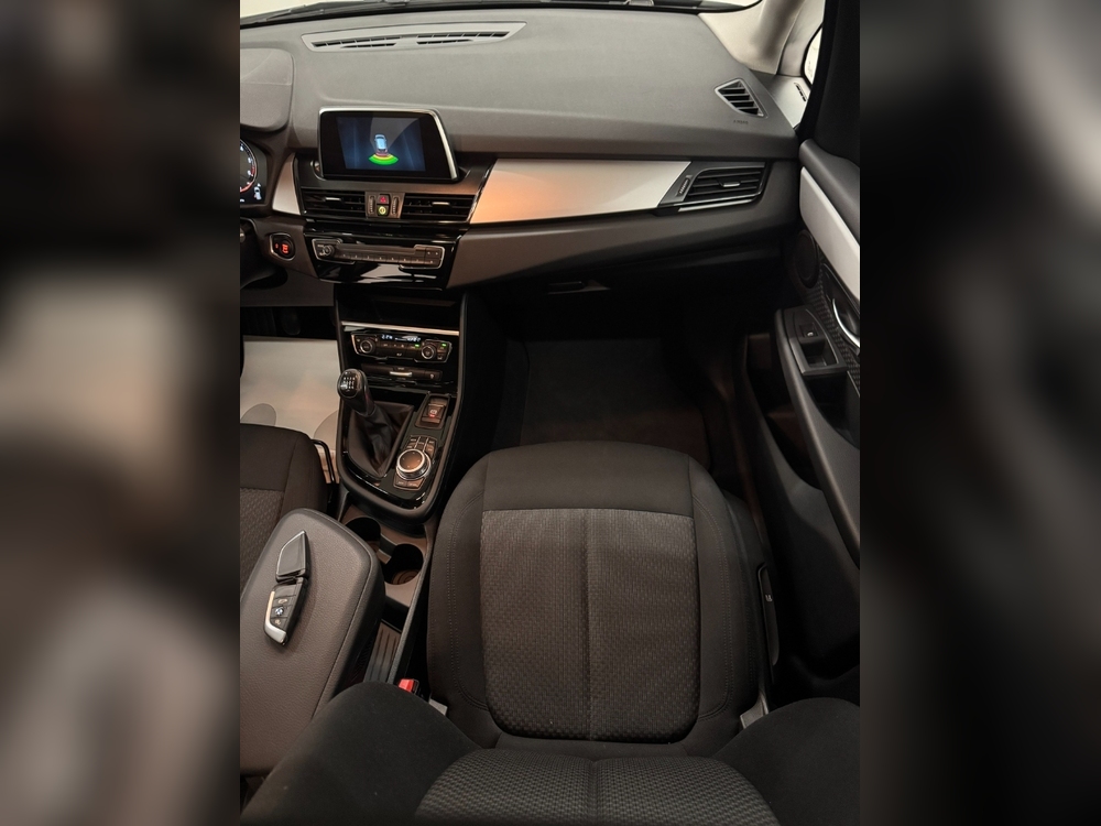 BMW Serie 2 216 d foto 14