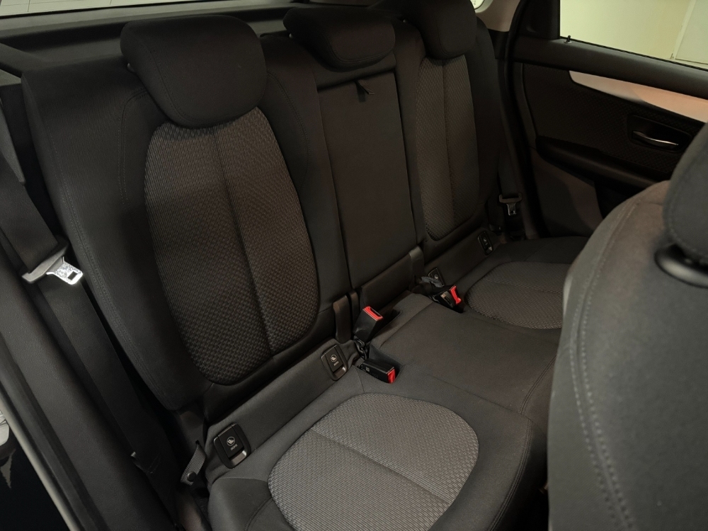 BMW Serie 2 216 d foto 16