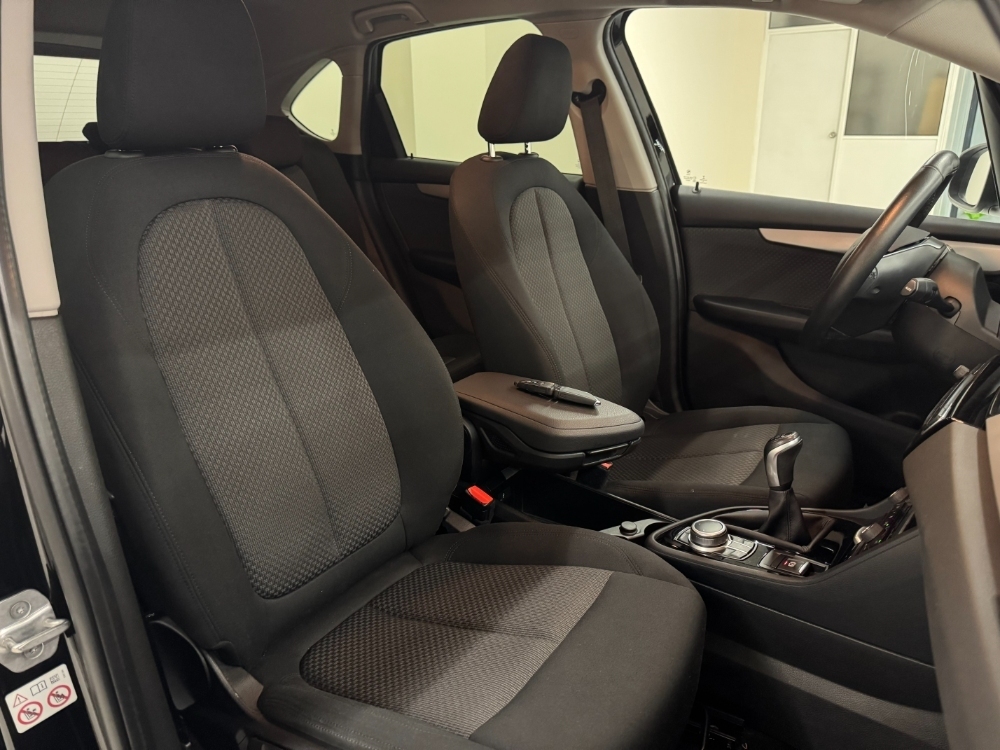 BMW Serie 2 216 d foto 17