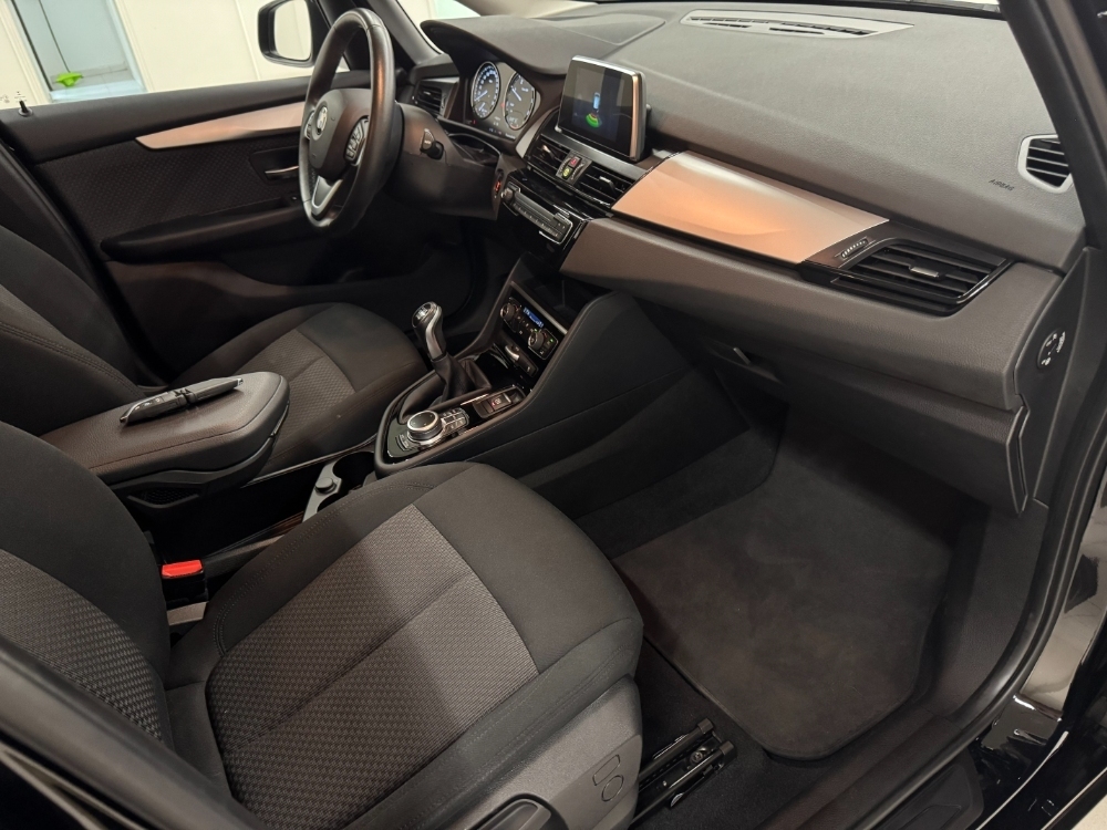 BMW Serie 2 216 d foto 18