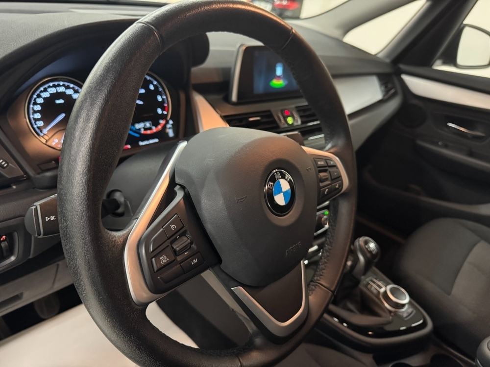 BMW Serie 2 216 d foto 10