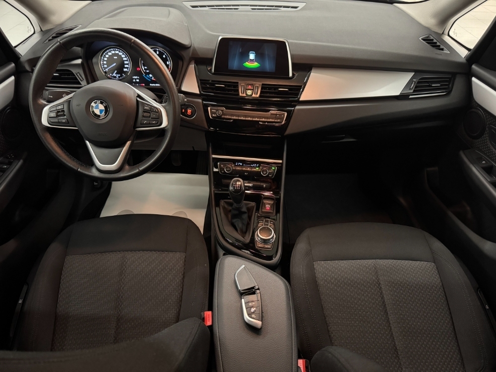 BMW Serie 2 216 d foto 11