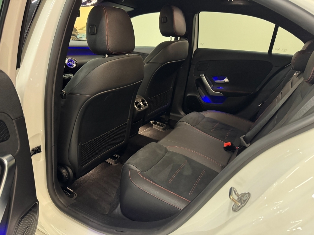 Mercedes-Benz Clase A Sedán A180 foto 12