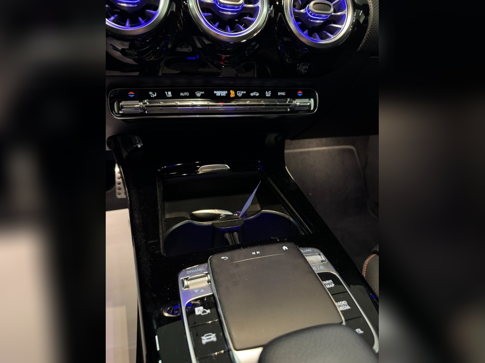 Mercedes-Benz Clase A Sedán A180 foto 18