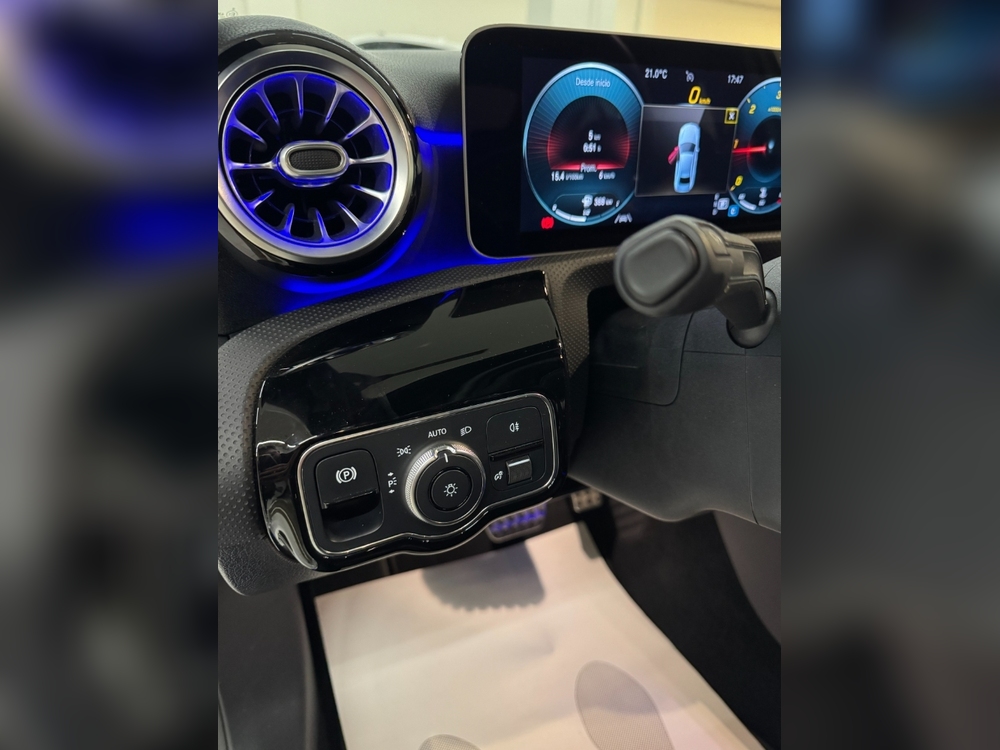 Mercedes-Benz Clase A Sedán A180 foto 7