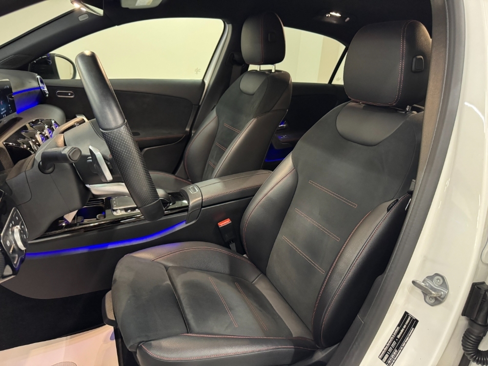 Mercedes-Benz Clase A Sedán A180 foto 10