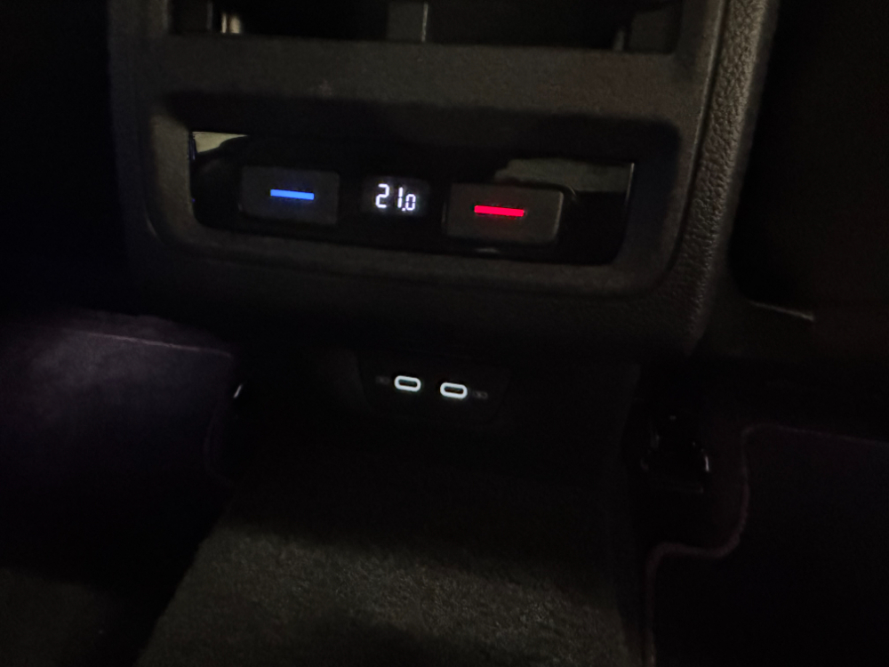 Volkswagen Golf VIII GTI foto 12