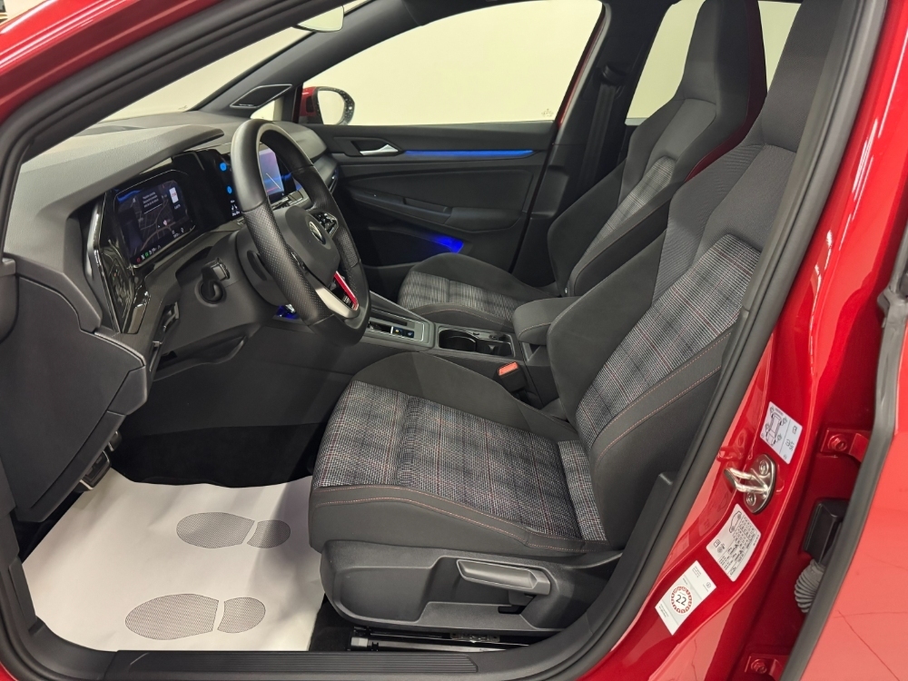 Volkswagen Golf VIII GTI foto 4