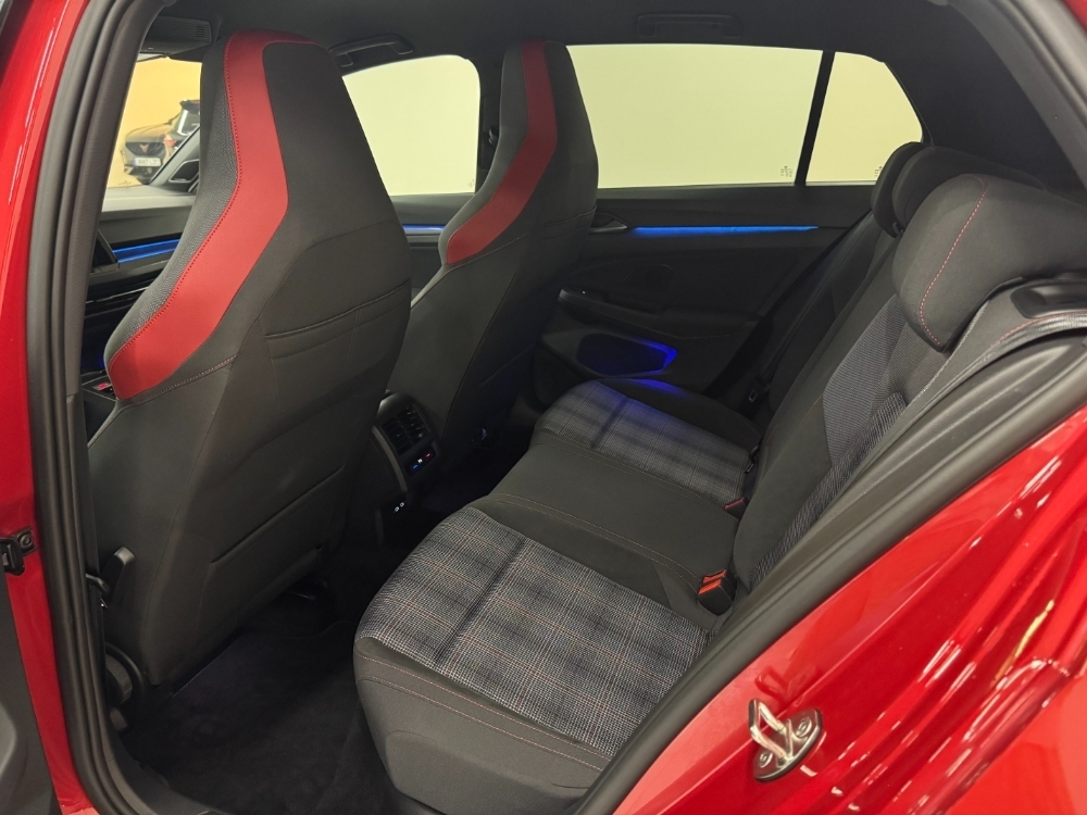 Volkswagen Golf VIII GTI foto 8